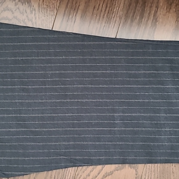 2/$25 Pinstripe Capri pants. Size 5 - Picture 3 of 7